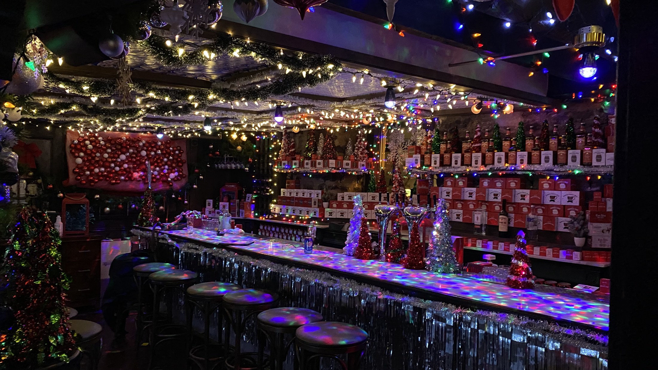 Miracle 2021: Christmas pop-up installation at Pub Parliament